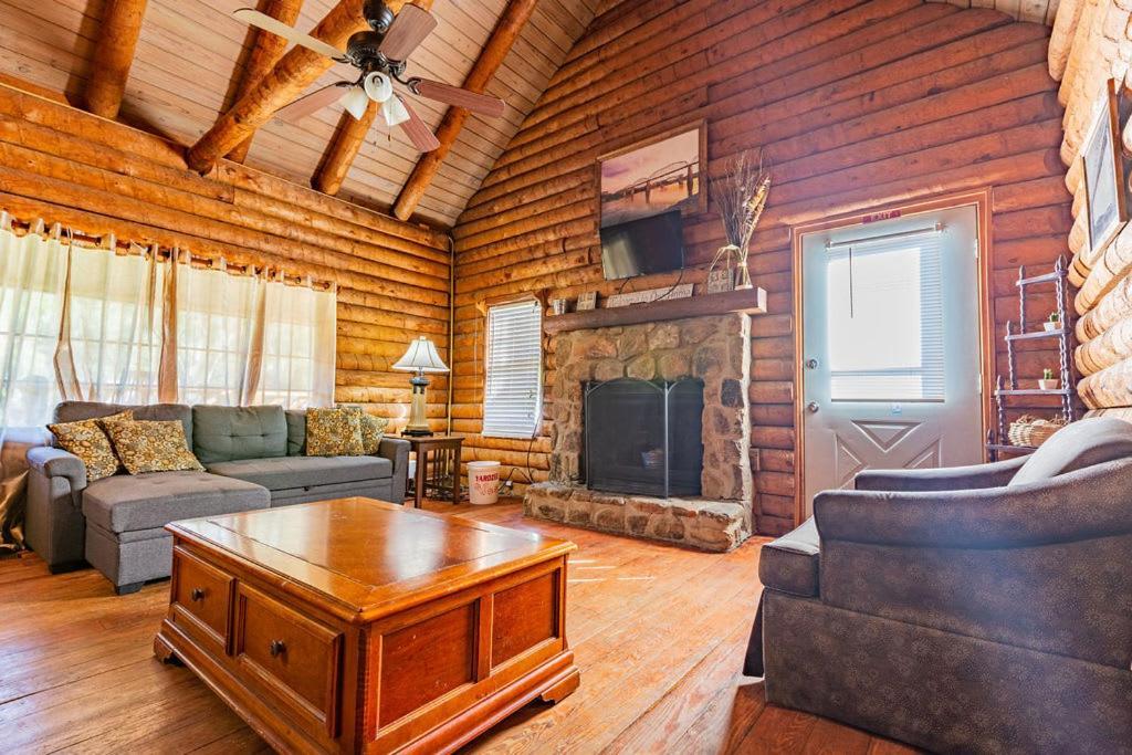 Authentic Log Cabin Mins From Chatts Best Sites Villa Чатануга Екстериор снимка