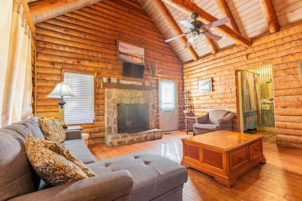 Authentic Log Cabin Mins From Chatts Best Sites Villa Чатануга Екстериор снимка